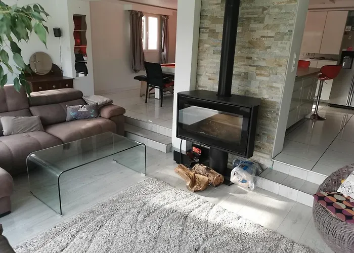 بيت للعطل Do Mi Si La Do Re لابينيه